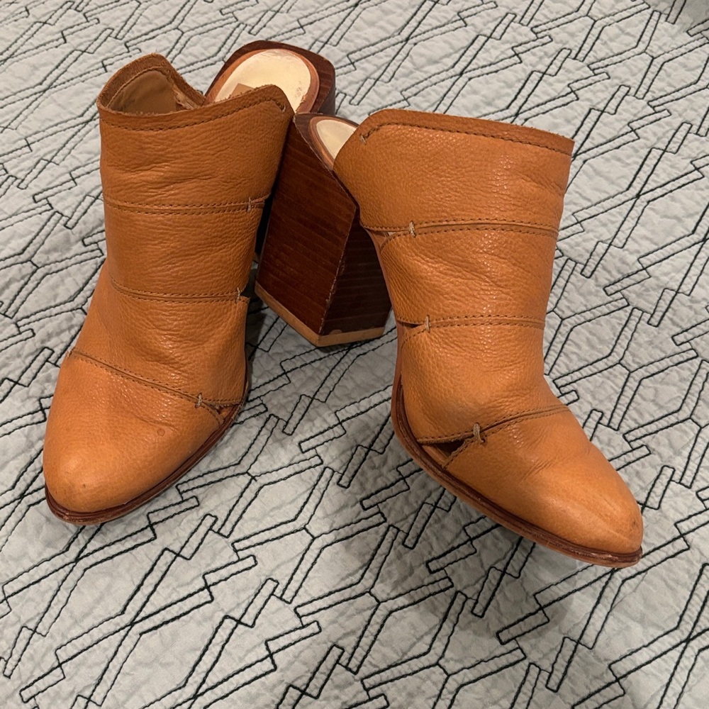 Dolce Vita Tan Leather Mules